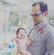 الدكتور محمد رياض حميدي — الأطفال وحديثو الولادة